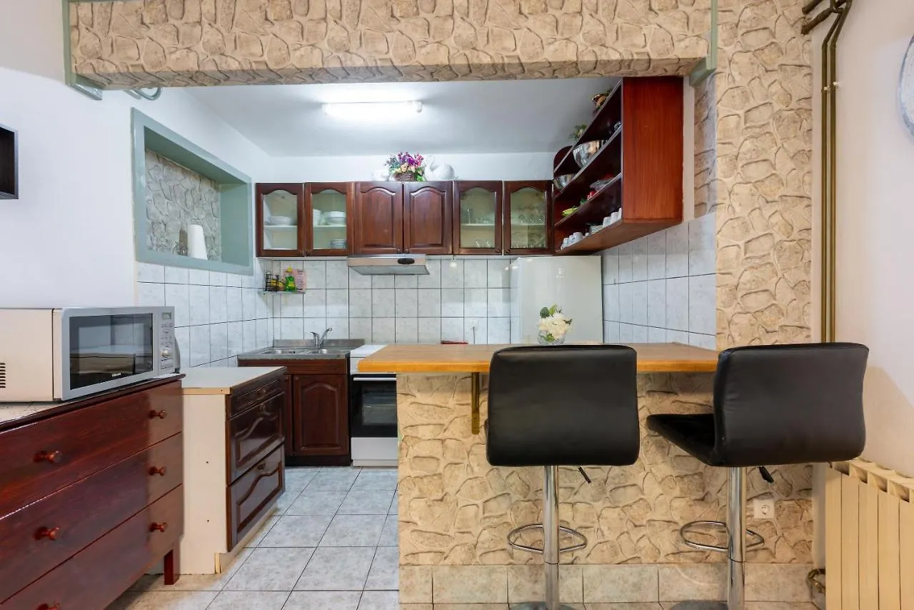 Apartments With A Parking Space Selce, Crikvenica - 19455 0*, 셀스